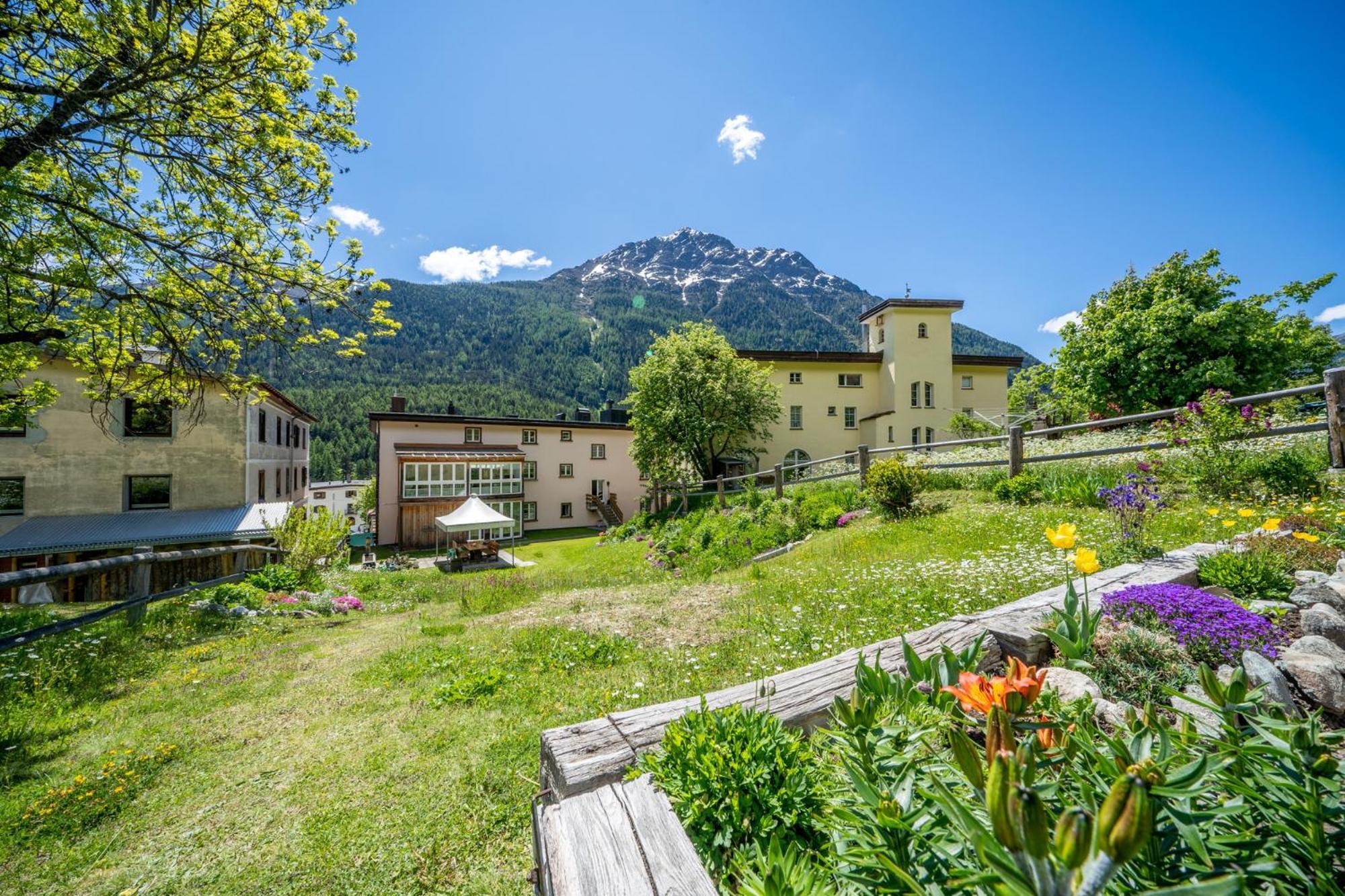 Chasa Plazza Gronda Apartment Lavin Exterior photo