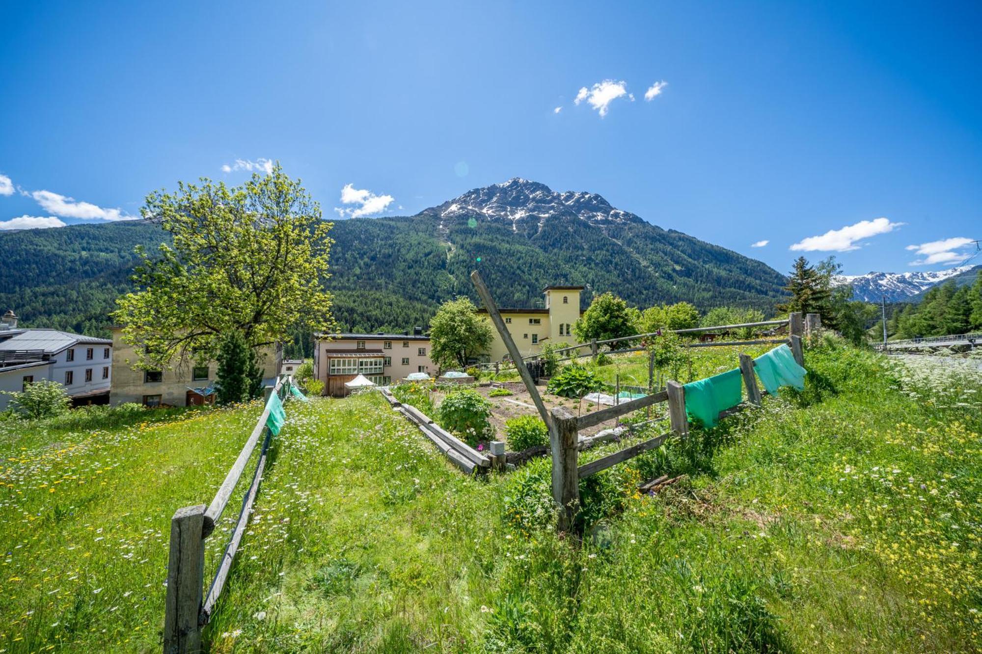 Chasa Plazza Gronda Apartment Lavin Exterior photo